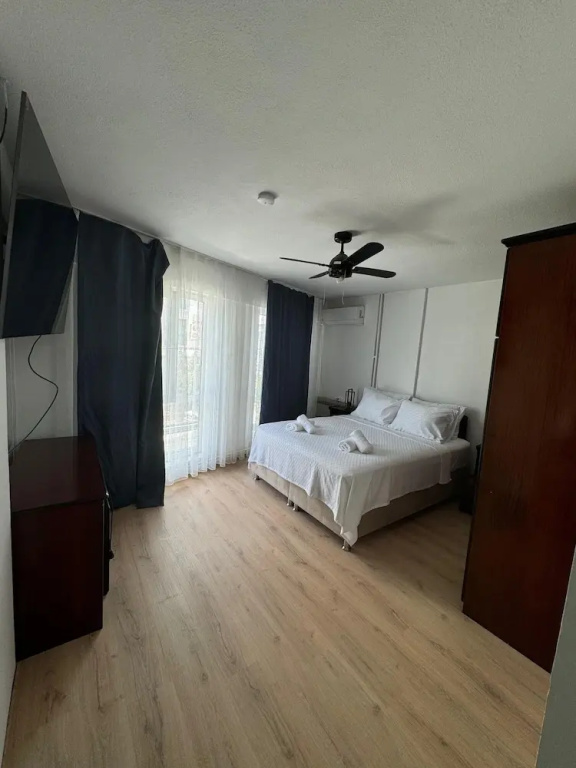 Standard Triple room with city view