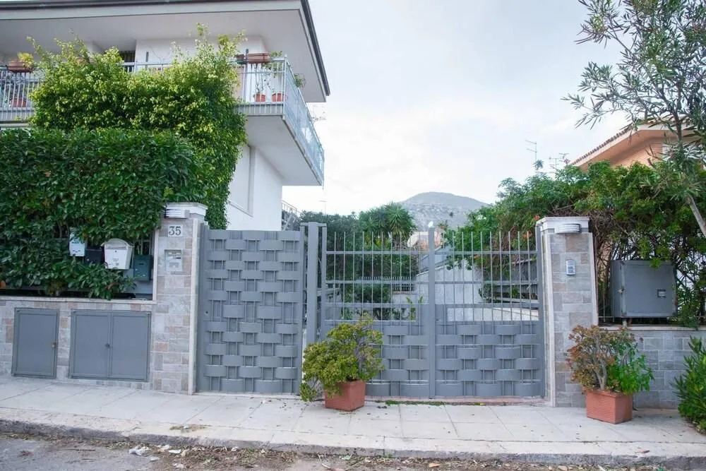 Apartment With One Bedroom In Palermo, With Furnished Terrace And Wifi - 300 M From The Beach