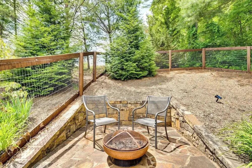 Pet-friendly Home w/ Sunroom in Blue Ridge Mtns!