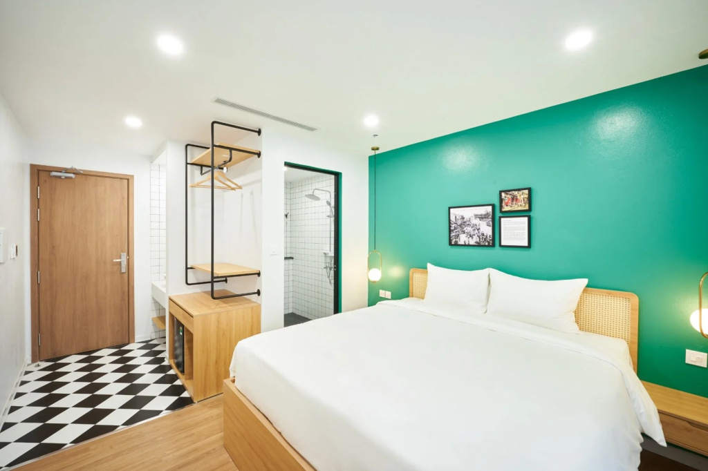 Executive Double room with balcony and with city view (full double bed)