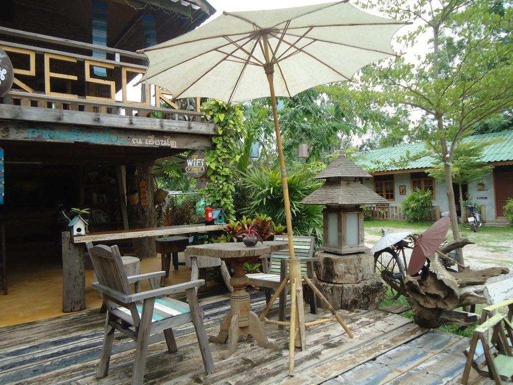 Food & Beverage