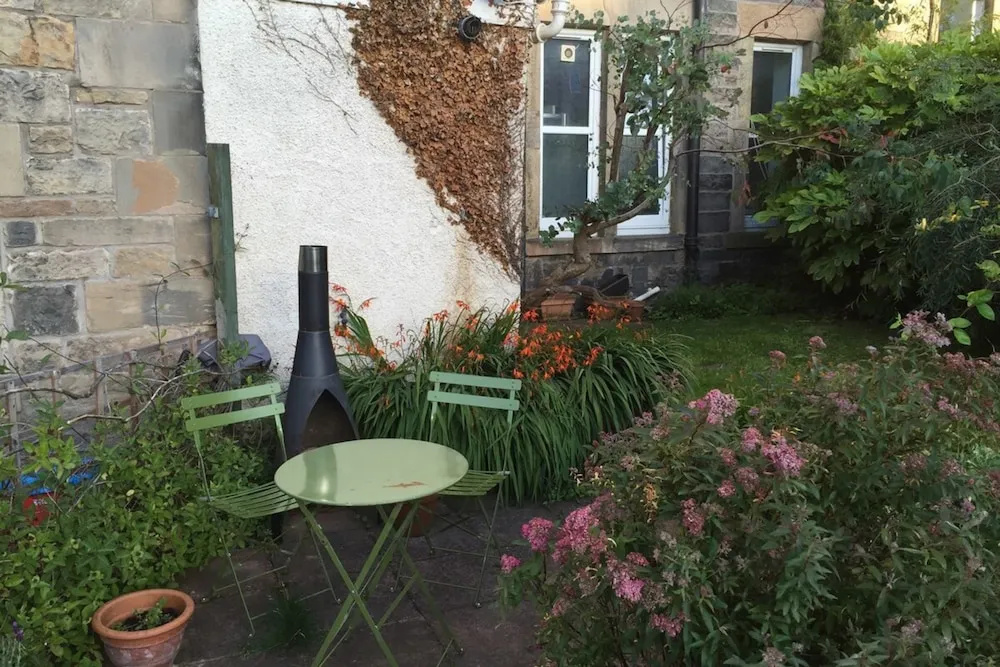 Central and Spacious 2 Bedroom Flat With Garden