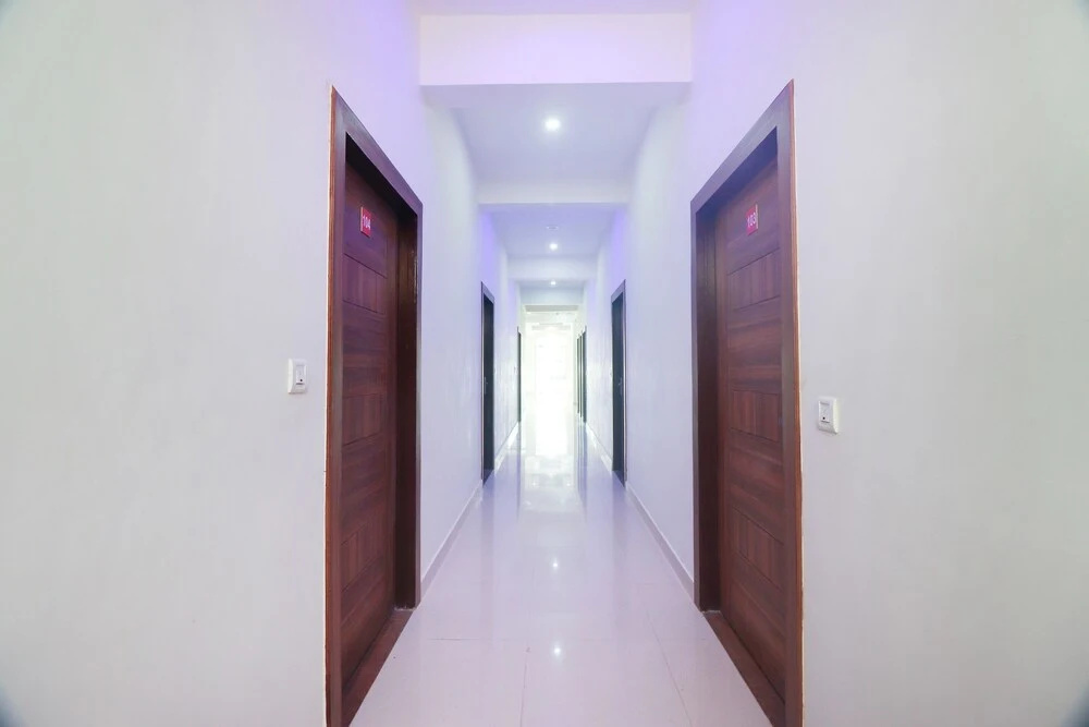 Lobby & Reception