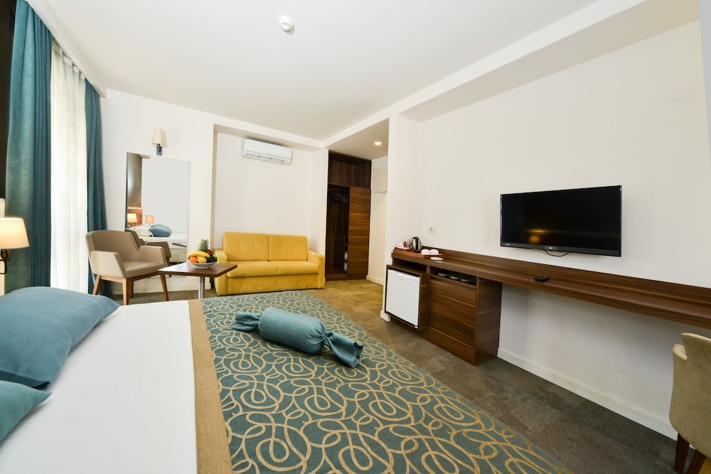 Lobby & Reception