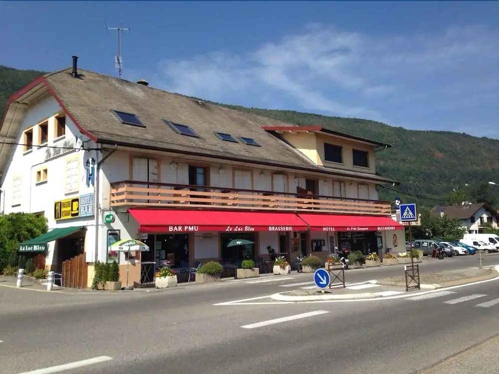 Hôtel Restaurant Le Lac Bleu