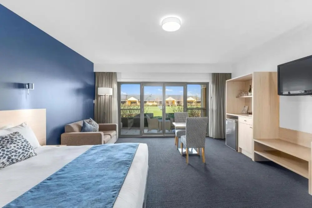 Deluxe Double Suite with balcony (full double bed)