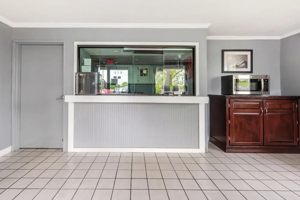 Super Inn by OYO Lansing MI — фото 4