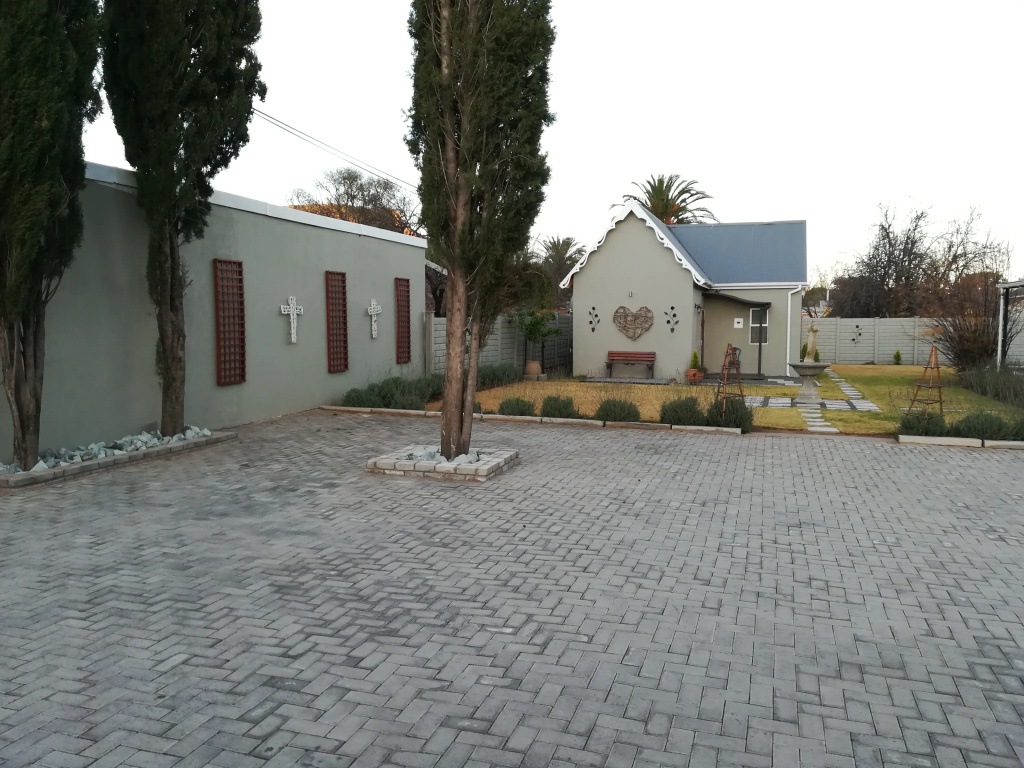 Tranquil House @ 851 College Avenue
