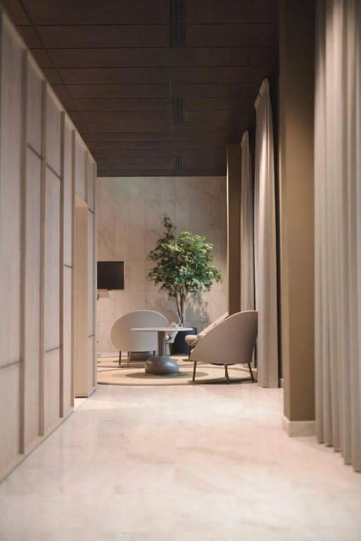 Lobby & Reception