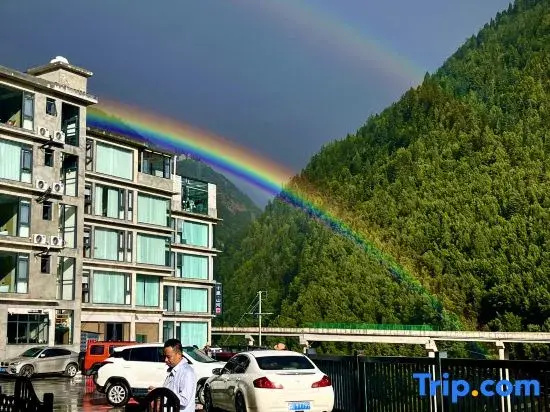 Buyan · Four Seasons Oxygen Mountain Residence (Siguniang Mountain Scenic Area Branch)