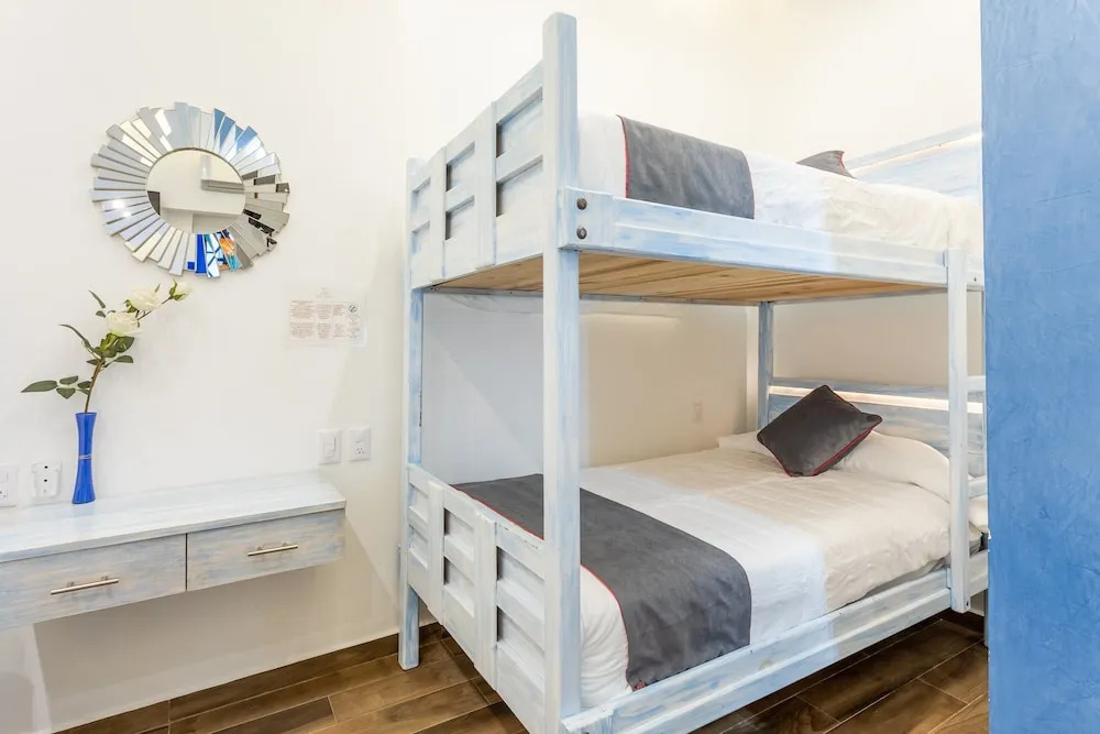 Standard Triple room with city view
