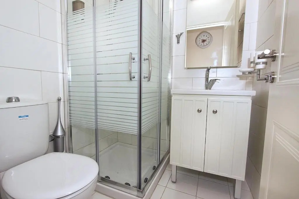 Deluxe Double room (full double bed)
