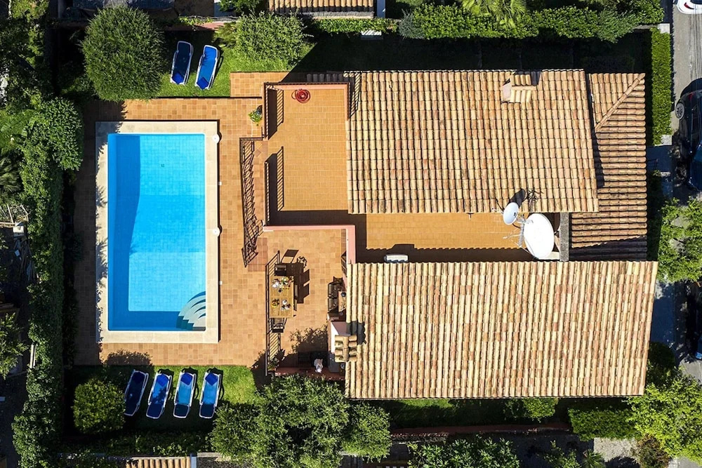 Villa - 4 Bedrooms with Pool and WiFi - 108763