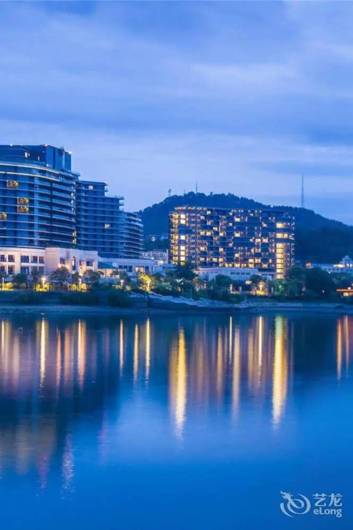 Beach & Waterfront