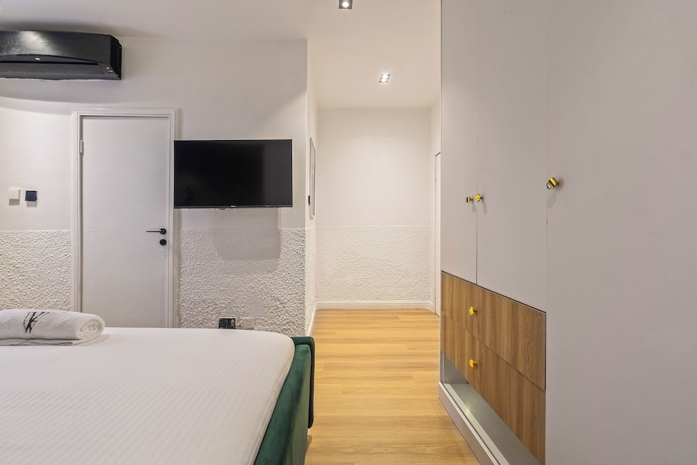 3 Bedrooms Luxury Apartment with city view