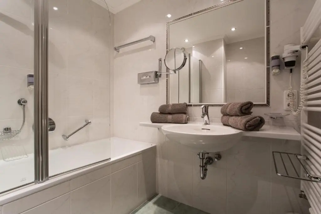 Standard Double room (full double bed)