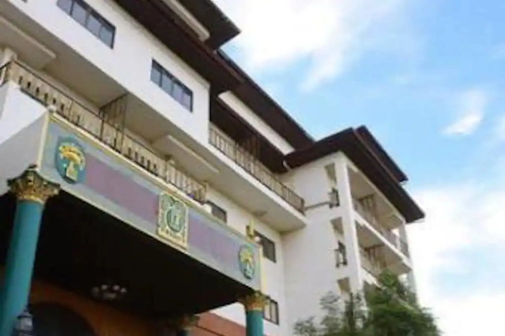 13 Coins Bangyai Hotel