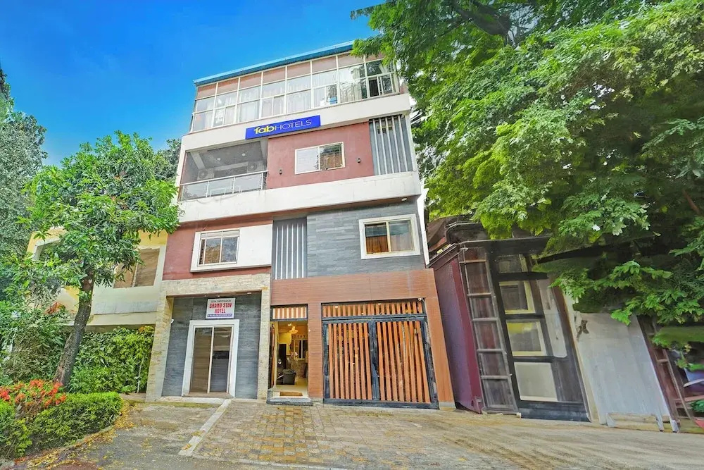 Fabhotel Grand Stay Ambedkar Nagar