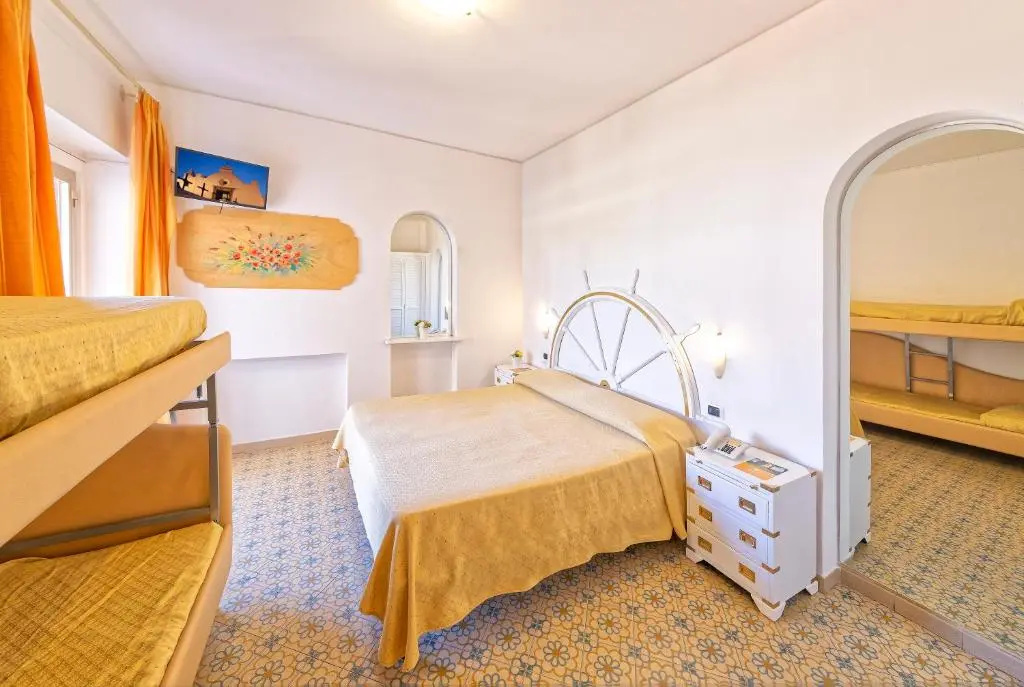 Economy Quadruple room