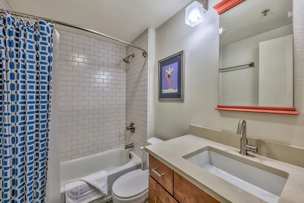 2br+ Loft Centrally Located Kirkwood Great Value 2 Bedroom Condo by RedAwning - фото 6