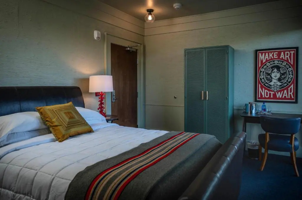 Standard Double room with balcony (full double bed)