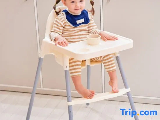 Free airport pickup for stays of 5 nights or more, breakfast included, near the station