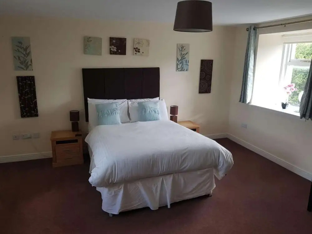 標準雙人房，配有大床