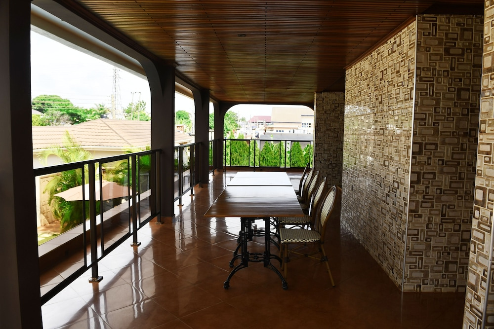 Village Courtyard Hotel