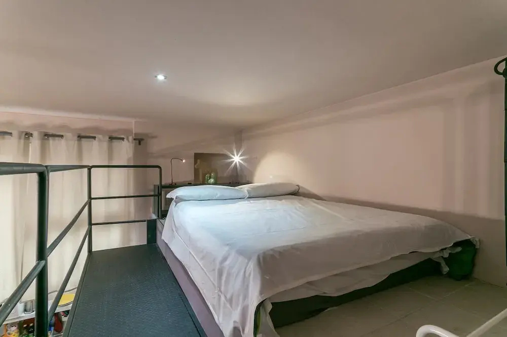 Spacious Studio in via Sammartini 33
