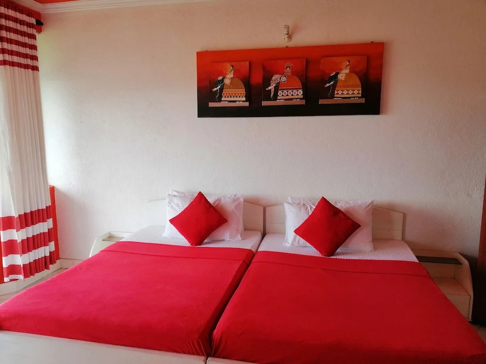 豪華四人房，設有陽台及山景，配有雙人床。