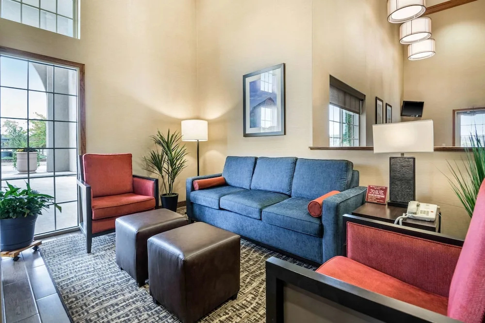Lobby & Reception