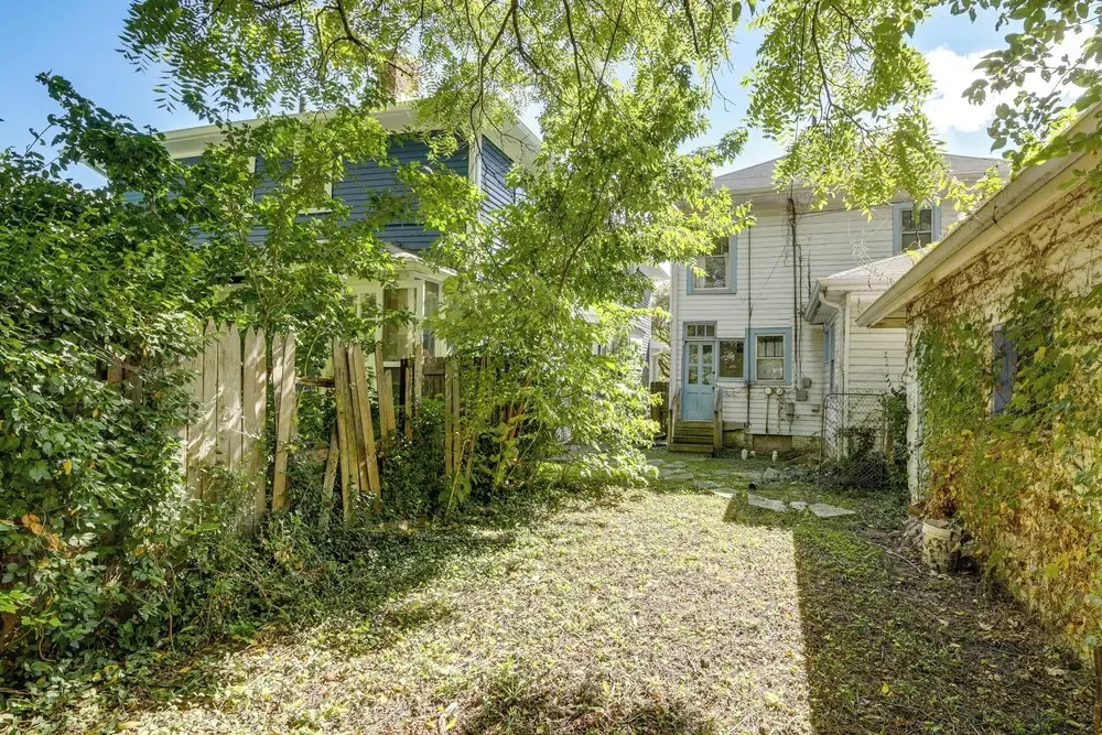 3 Mi to Dtwn Indy: 20th-century Apt w/ Fenced Yard