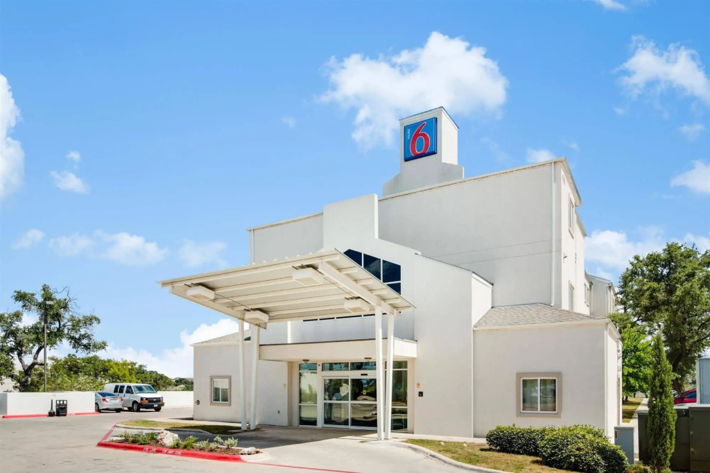 Motel 6 Cedar Park, TX