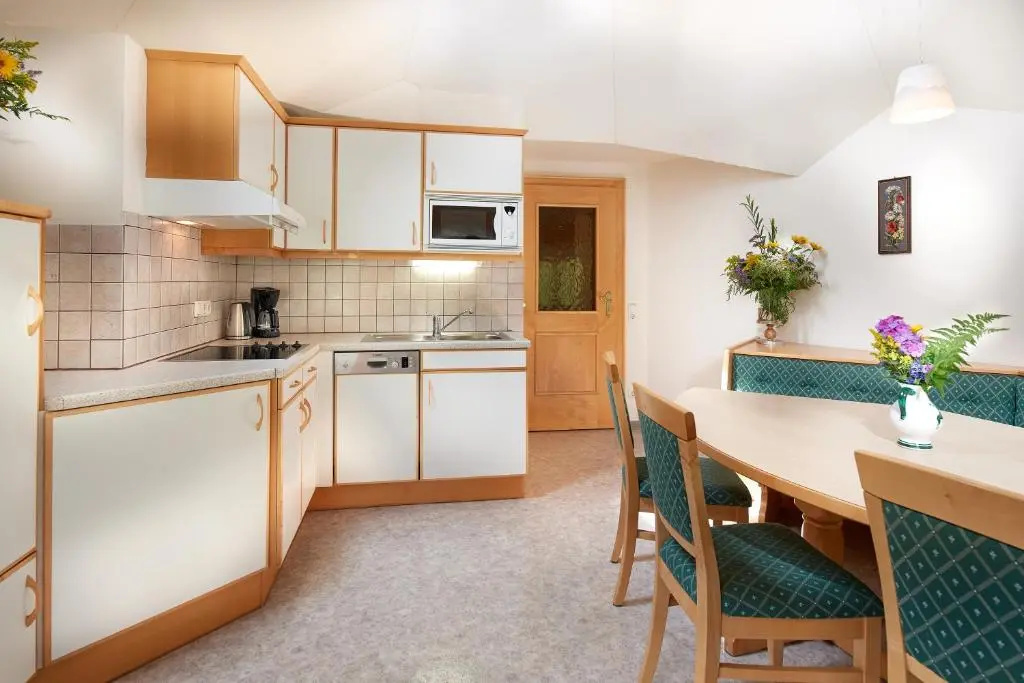 3 Bedrooms Apartment