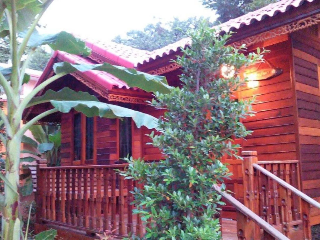Baanrimnam Banpong