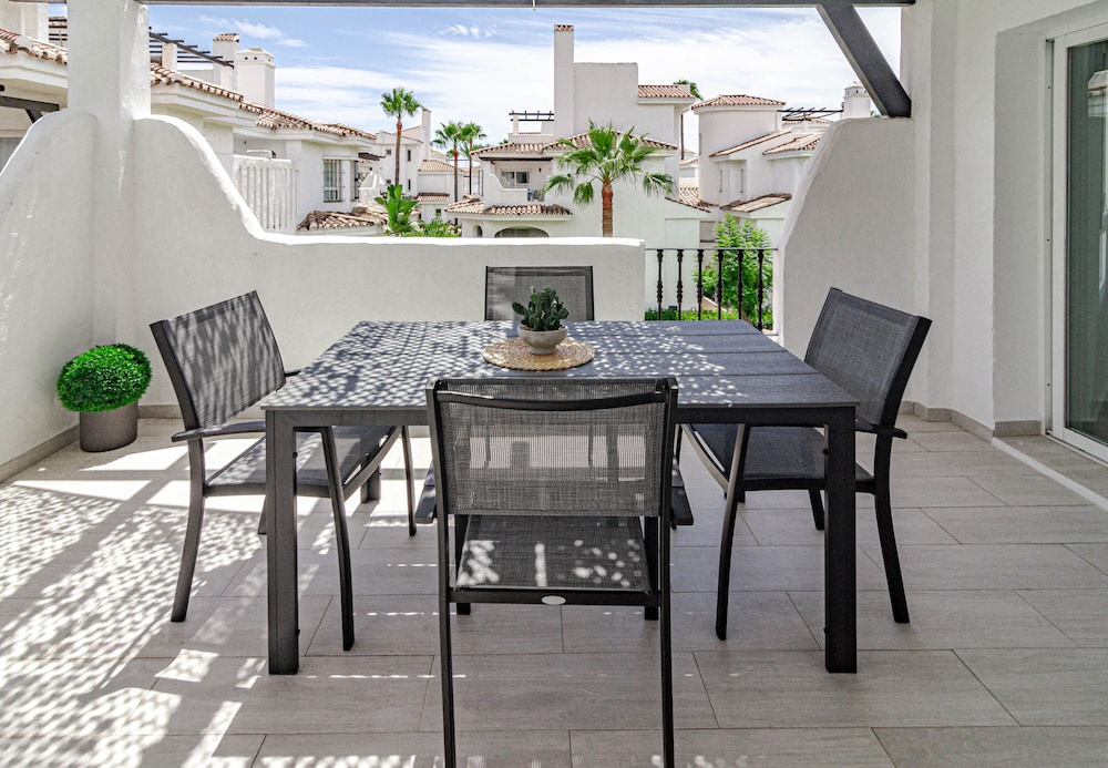 Lnm5.30 - Great Location With Private Roof Terrace