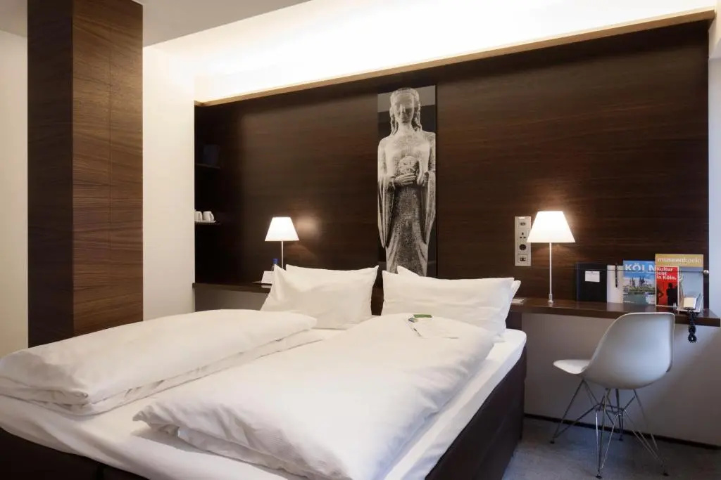 Deluxe Double room (full double bed)