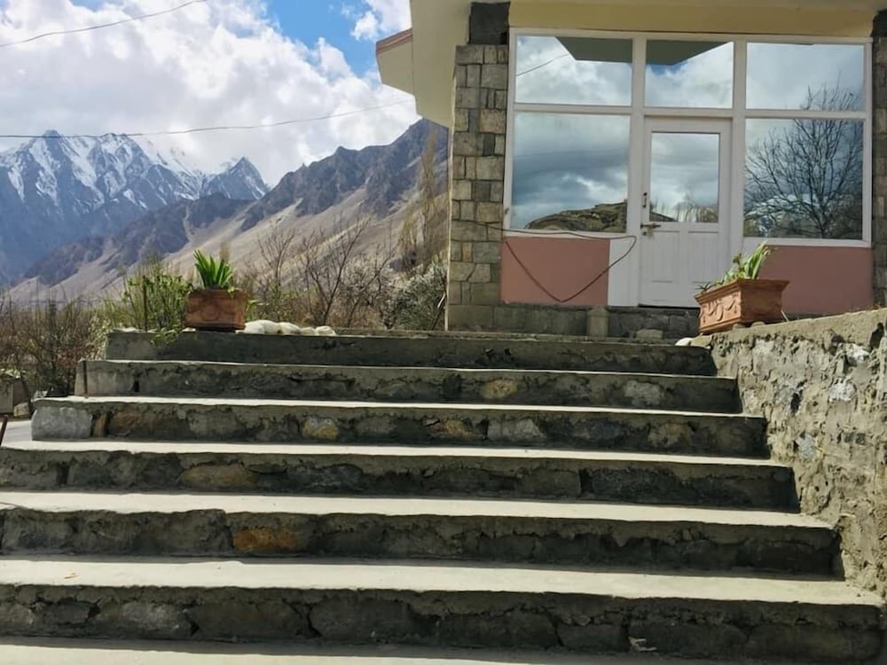 Hunza Serena Inn image