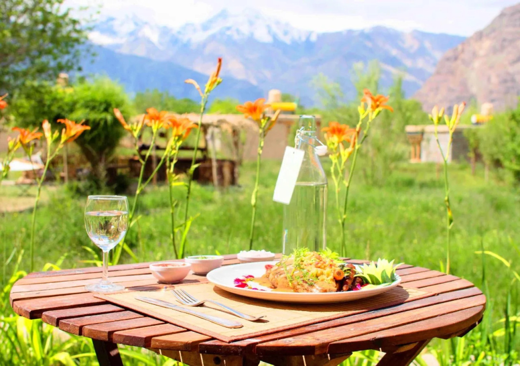 Food & Beverage
