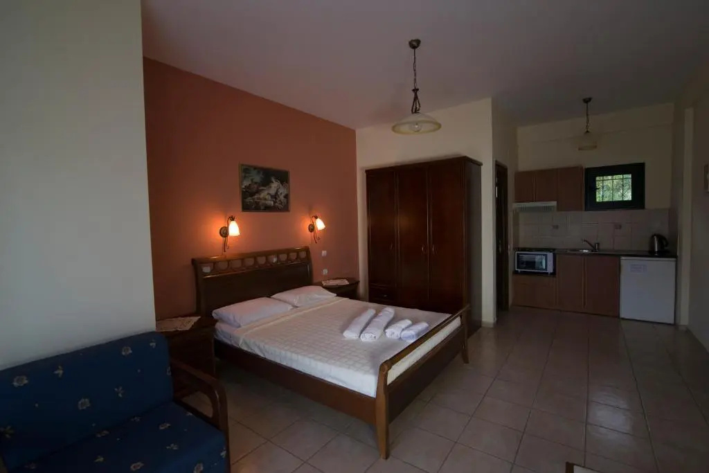Deluxe Double room with pool view (full double bed)