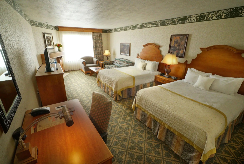 Deluxe Quadruple Suite