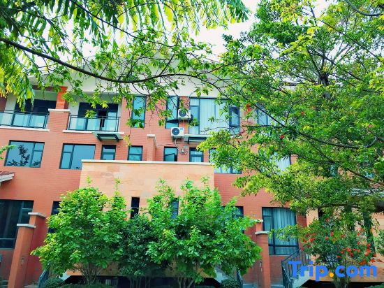 Merlin Art Hotel