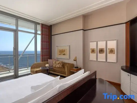 Towers Double room with balcony and Waterfront (full double bed)
