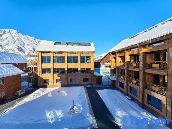 INWARD PEAK·Designer Holiday Homestay (Hemu Scenic Area Branch)