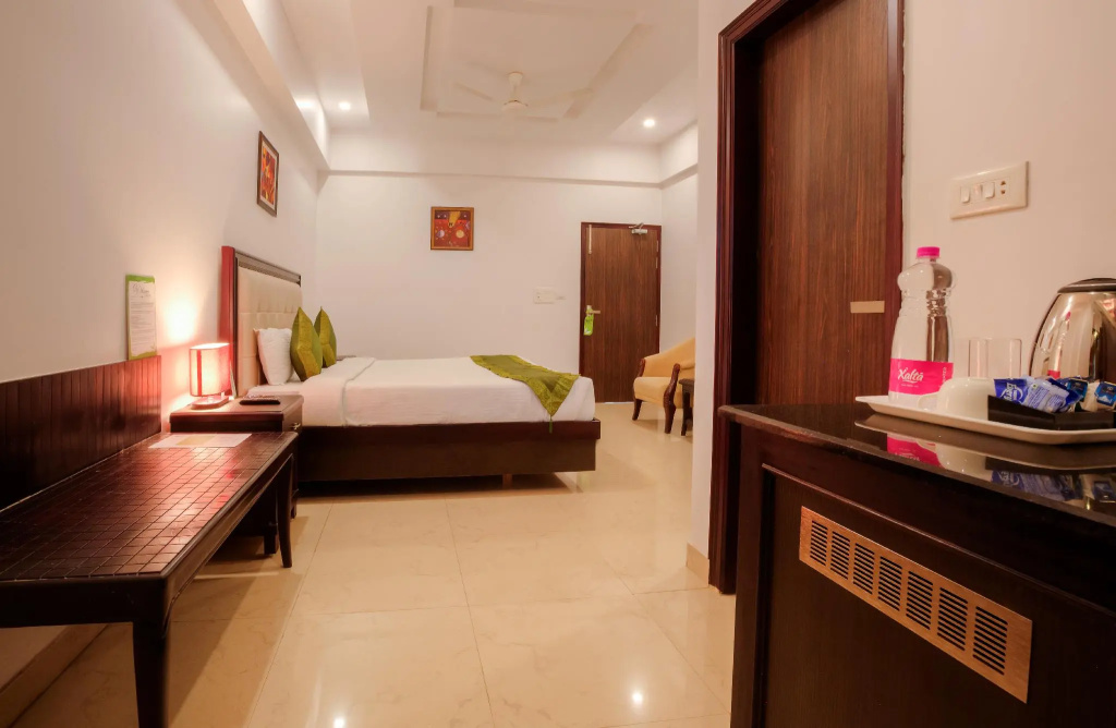 Deluxe Double room (full double bed)
