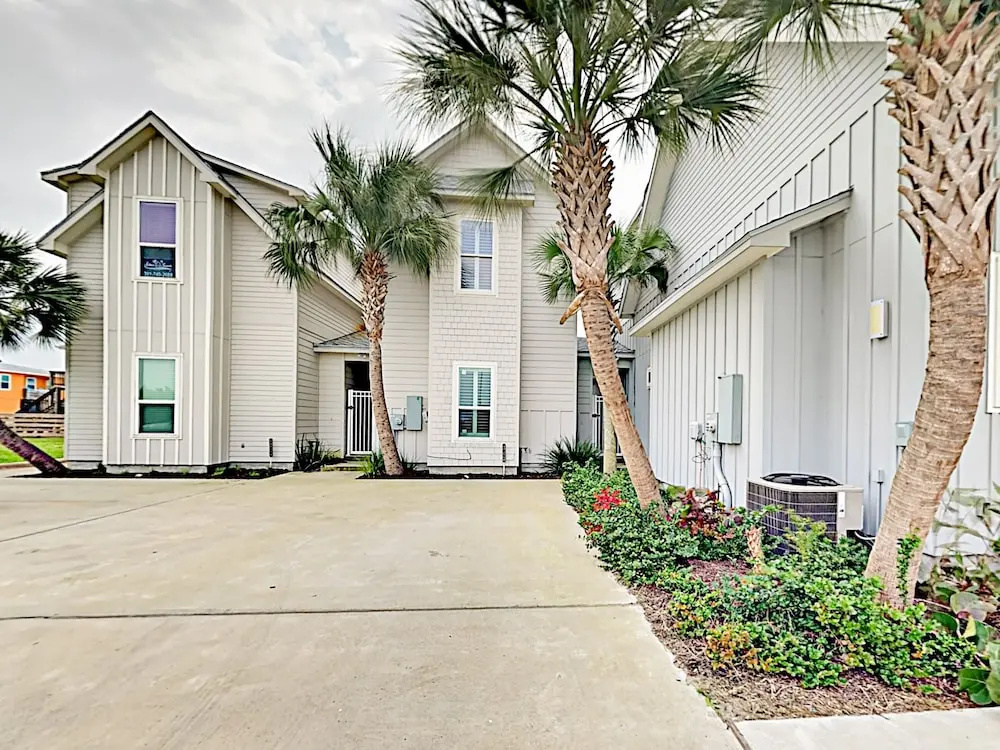 Stylish New #102 - 3 Br Townhouse