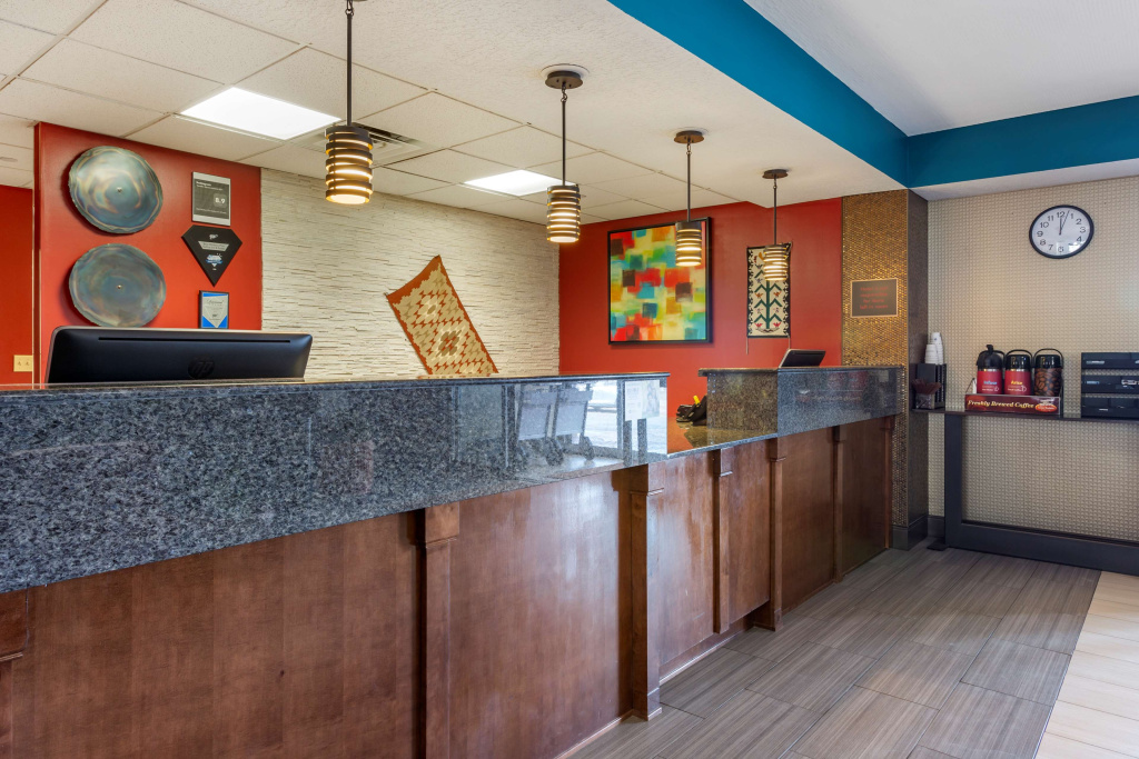 Lobby & Reception