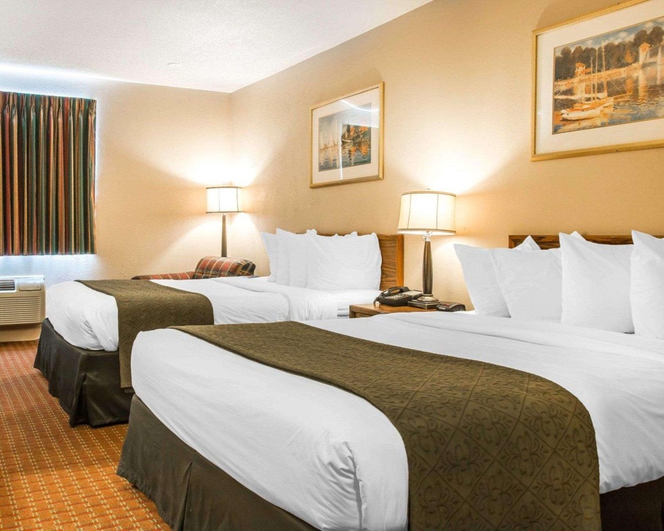 Quality Inn Saint Ignace I-75 — 5