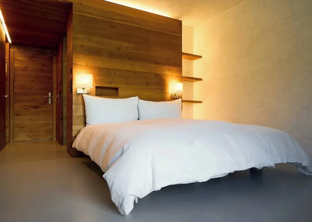 Standard Double Basement room with garden view full double bed