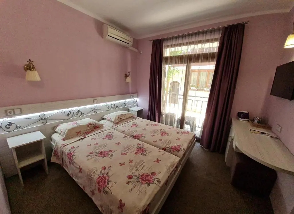 Economy room